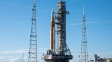 رحلة رمزية.. ناسا تعيد قطعة تاريخية من الطيران الأمريكي إلى مدار القمر استعددا لأرتميس 2